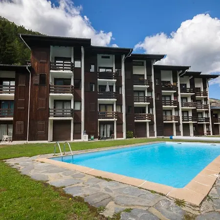 Sainte-foy-l'argentiere Sleeps 4 Pool Appartamento